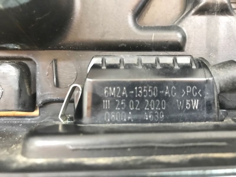 Накладка / молдинг кришки багажника KT4Z5843401A Ford Edge