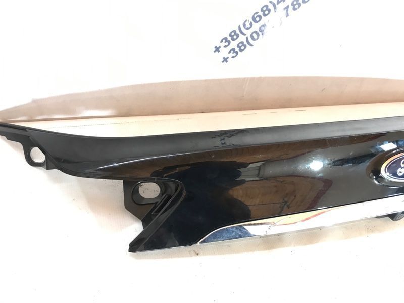 Накладка / молдинг кришки багажника KT4Z5843401A Ford Edge