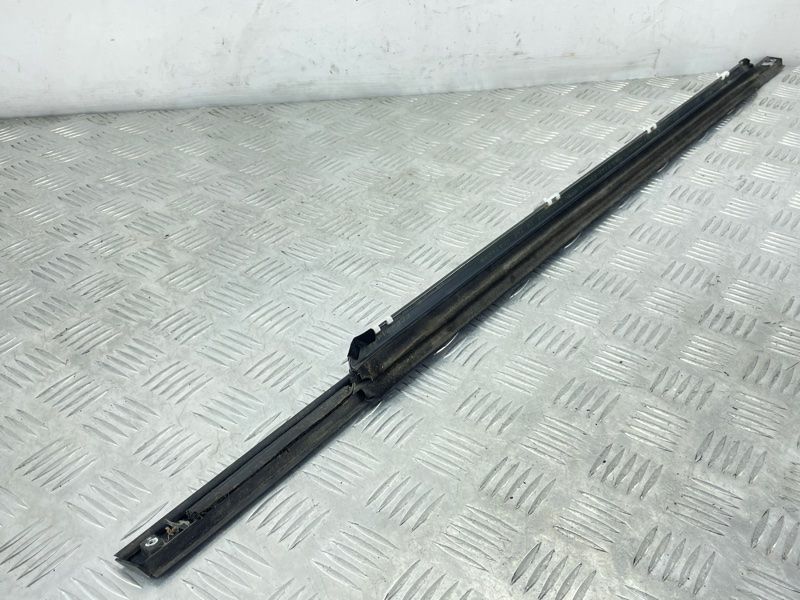 Молдинг / уплотнитель паза стекла FT4Z5825860G Ford Edge