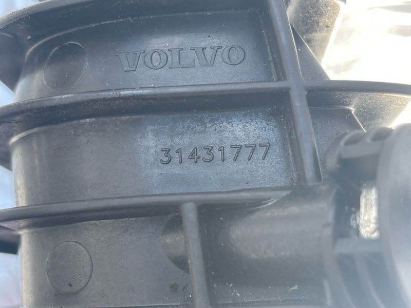 Колектор впускний з дроселем 31431777 Volvo XC60