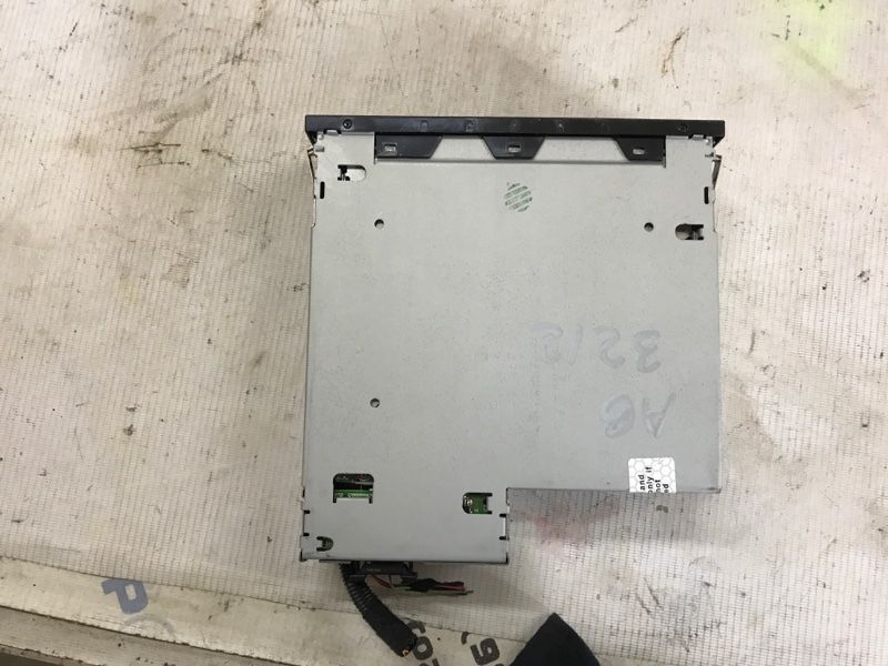CD чейнджер 8X0035110B Audi A6