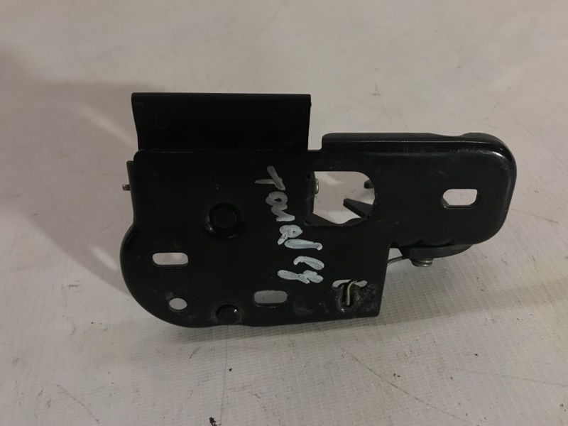 Стопорний гак капота 3C0823480A Volkswagen Touareg