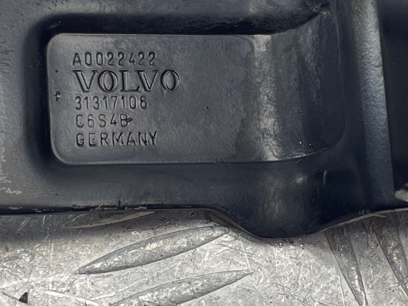 Кронштейн Volvo XC60