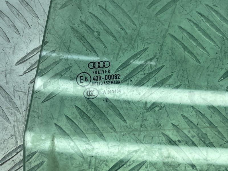 Стекло двери Audi A6