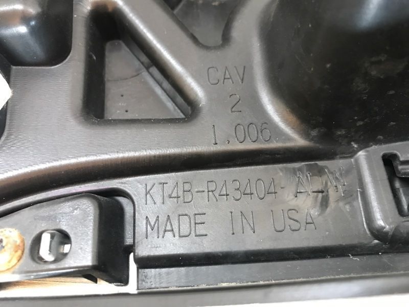 Накладка / молдинг кришки багажника KT4Z5843401A Ford Edge