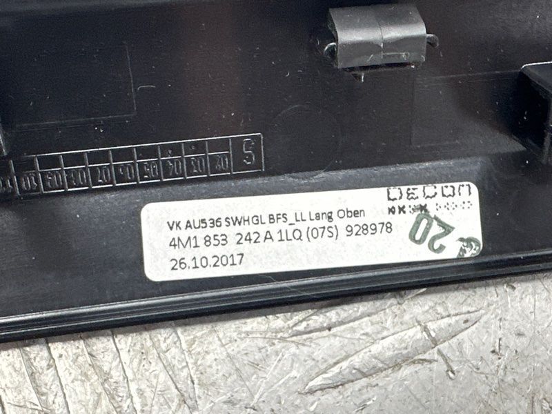 Декоративная накладка на торпедо 4M1853242A1LQ Audi Q7