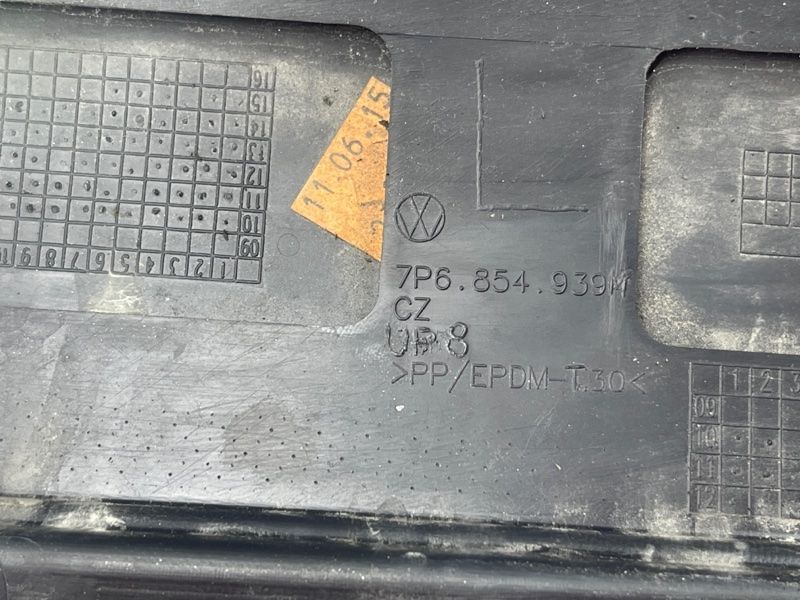 Накладка дверей 7P6854939M Volkswagen Touareg