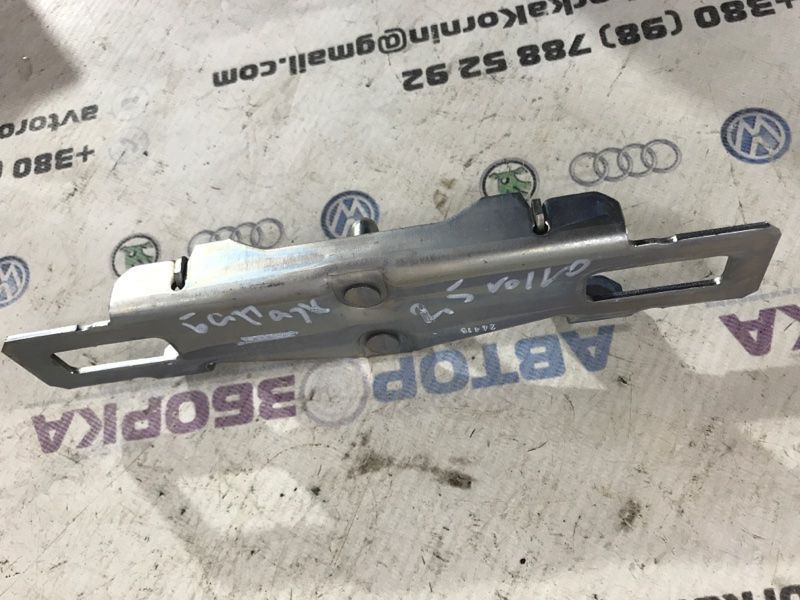 Скоба кришки багажника 31276686 Volvo XC60