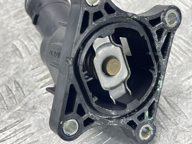 Корпус термостата 31686560 Volvo XC90