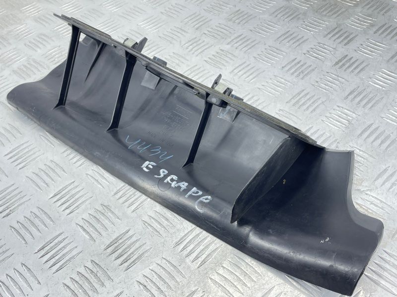 Воздухозаборник LJ6B18D395AC Ford Escape