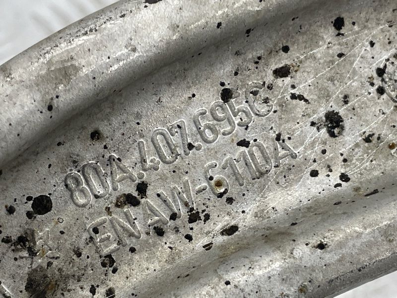 Важіль передньої підвіски поперечний нижній 80A407693F Audi A6
