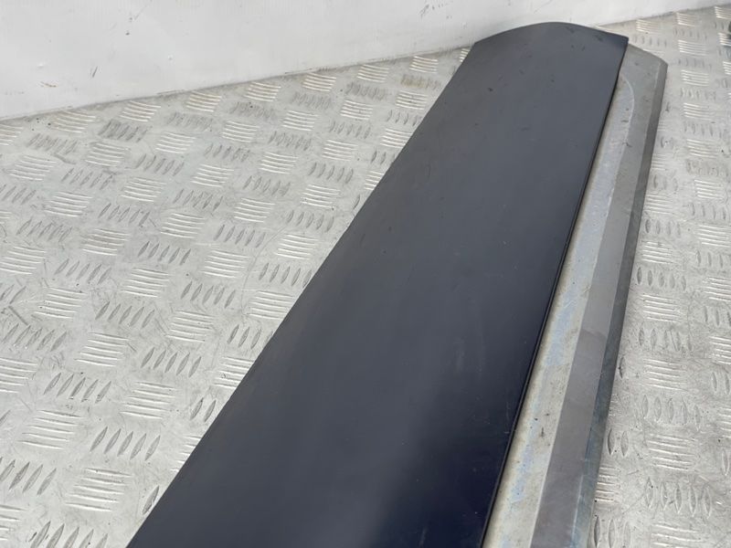 Накладка дверей 7P6854939M Volkswagen Touareg