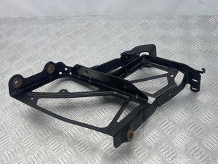 Кронштейн радиатора дополнительного 4G8121261A Audi A7