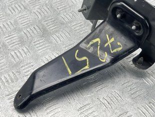 Кронштейн додаткового радіатора ОР 4M0121264B Audi Q7