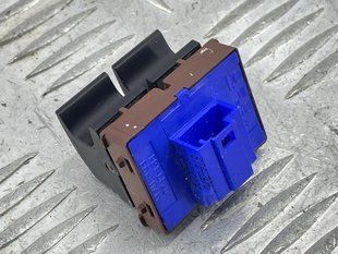 Кнопка крышки багажника и лючка топливного бака 3C0959903BREH Volkswagen CC