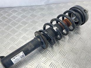 Стійка амортизатора 4M0413031T Audi Q7