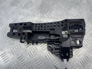 Кронштейн ручки 4M0837885A Audi Q7