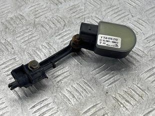 Датчик положения кузова / Дорожного просвета 7L6616213 Audi Q7