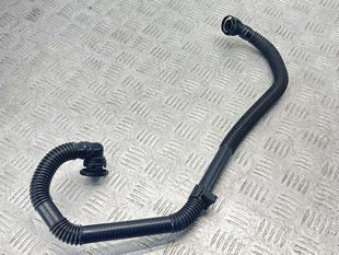 Трубка насоса вторинного повітря 4M0133817J Audi Q7