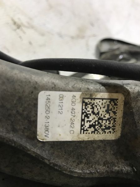 Поворотний кулак / цапфа 4G0407242C Audi S4