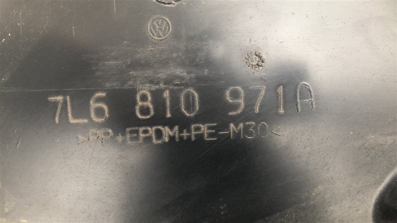 Подкрылок 7L6810971A Volkswagen Touareg