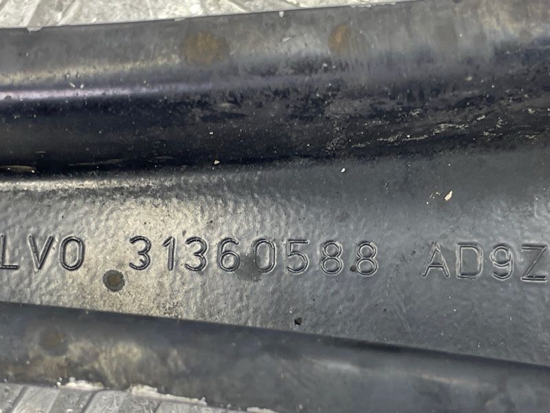 Важіль задньої підвіски поперечний нижній 31360588 Volvo XC90