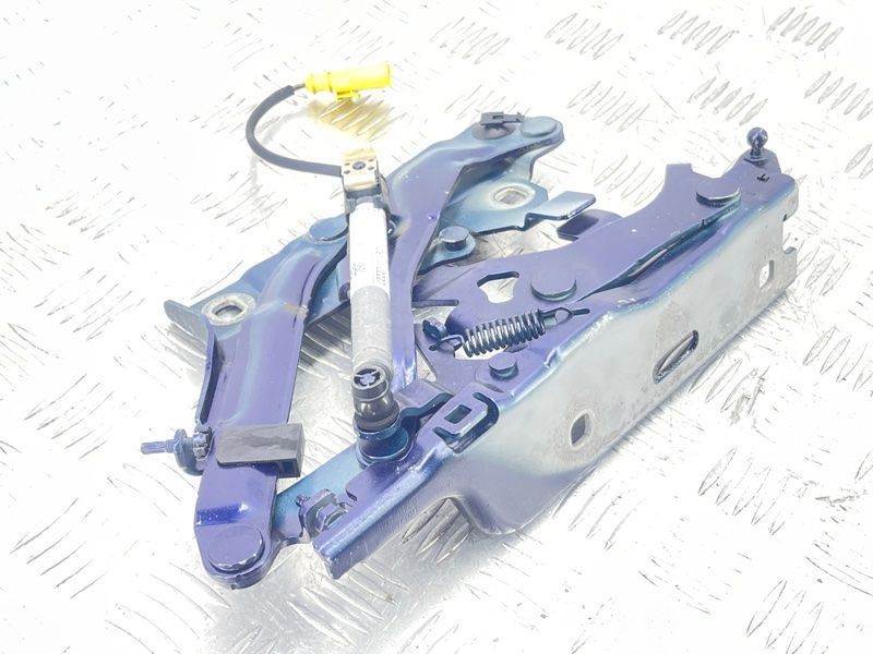 Петля капота 80A823301B Audi Q5