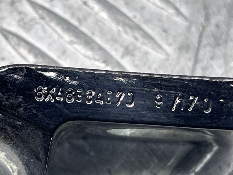 Петля дверей Audi Q5