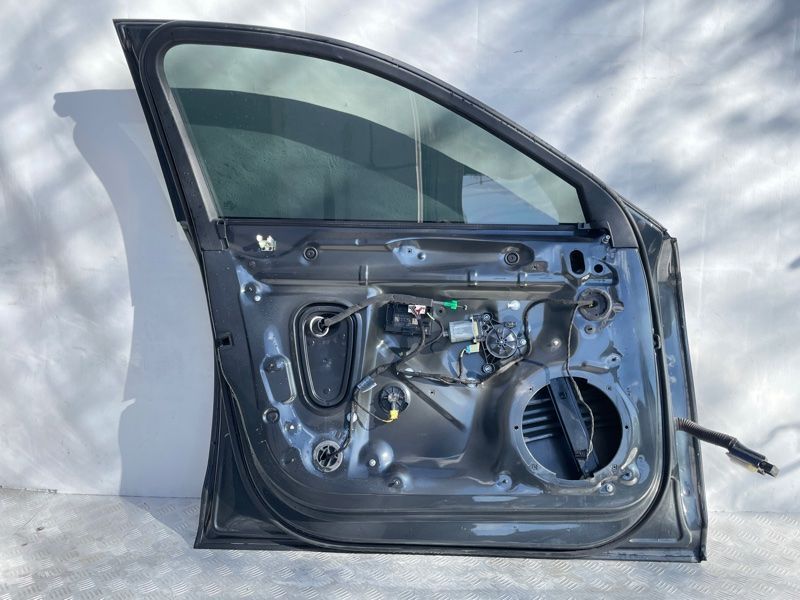 Двері 8W0831051E Audi A4