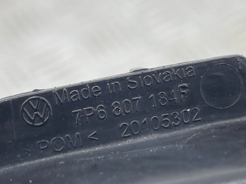 Направляющая переднего бампера 7P6807184F Volkswagen Touareg