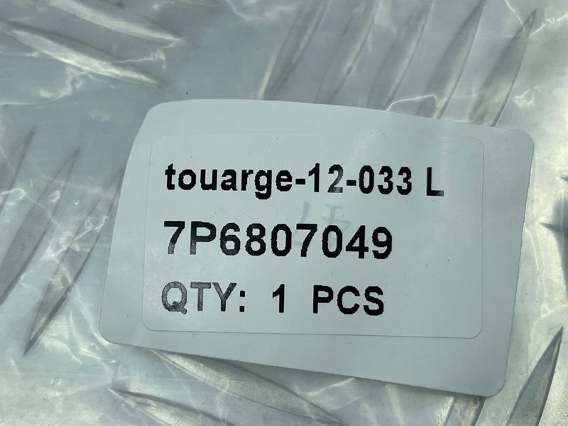 Направляюча переднього бампера 7P6807049 Volkswagen Touareg