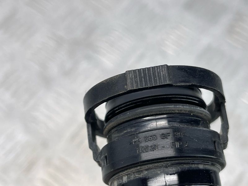 Трубка насоса вторичного воздуха 7L0131625D Volkswagen Touareg