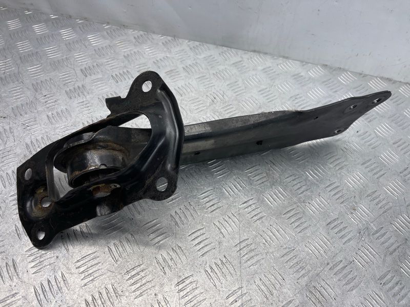 Важіль задньої підвіски поздовжній 3C0505225D Audi Q3