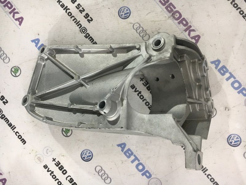 Опора / Кронштейн двигателя 31370633 Volvo XC60