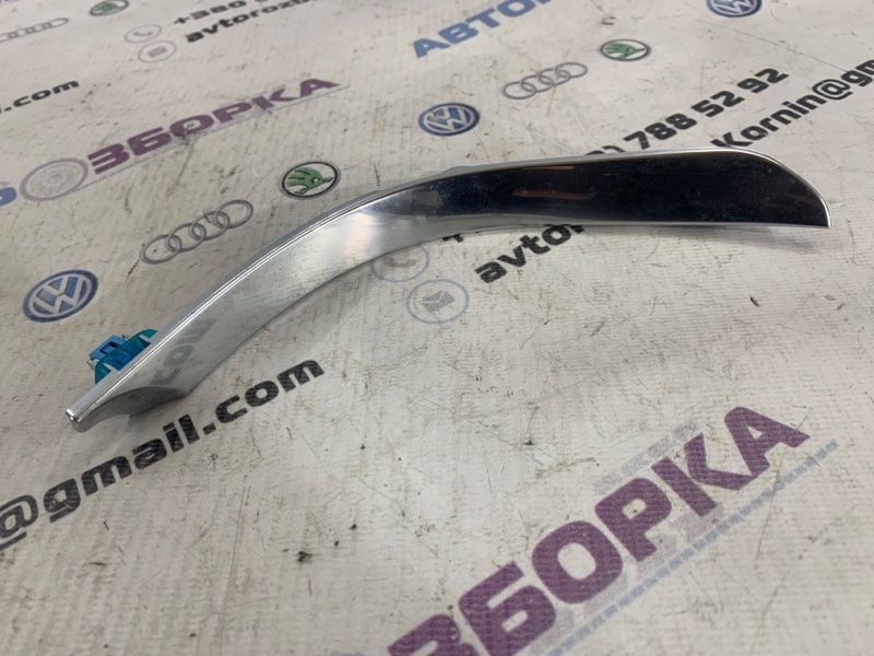 Молдинг передньої панелі KT4BR045L11BDW Ford Edge