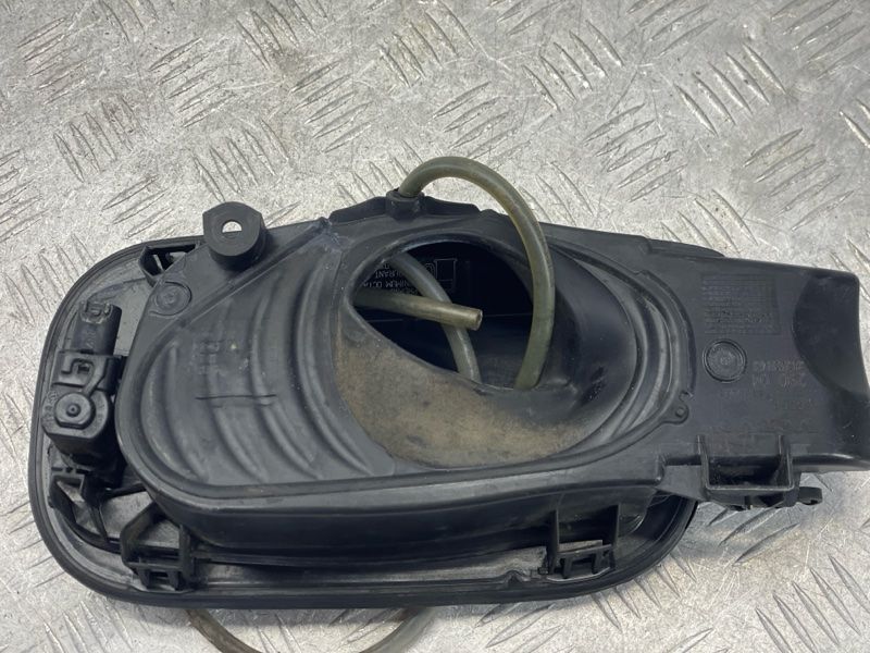 Корпус лючка кришки паливного бака 31352863 Volvo XC90