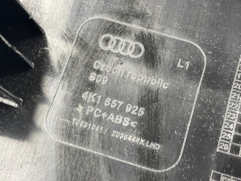 Бардачок / ящик для речей 4K1857925 Audi A6