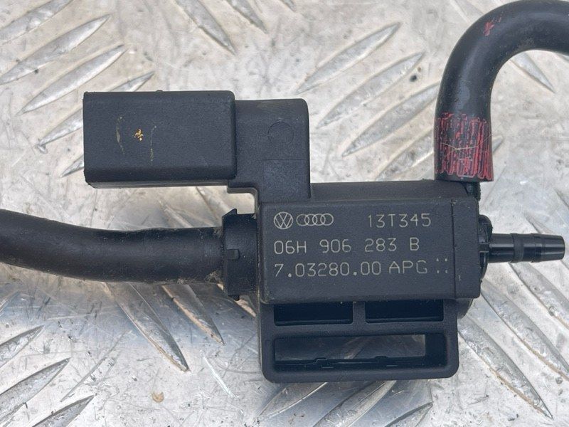 Клапан 06H906283B Audi S8