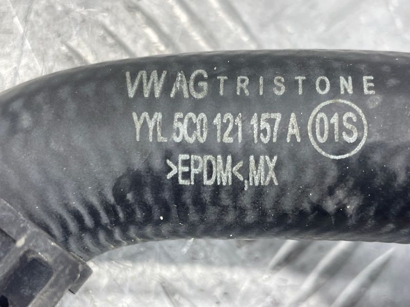 Патрубок 5C0121157A Volkswagen Passat