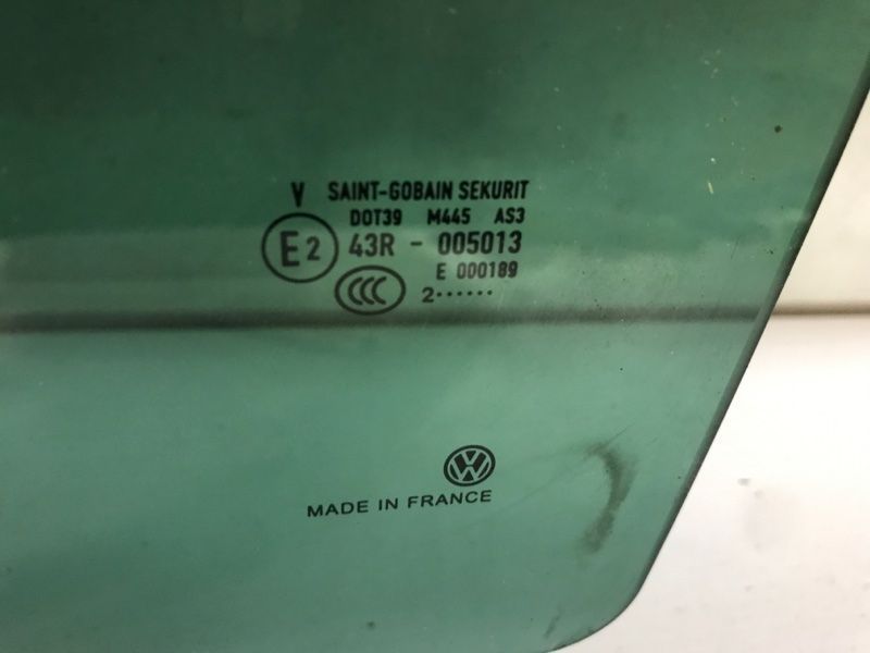 Скло дверей Volkswagen Touareg