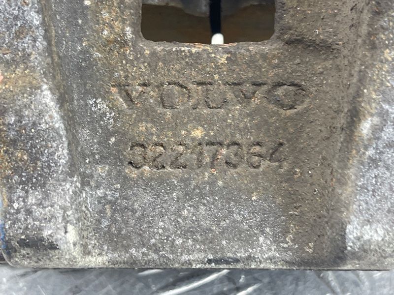 Суппорт тормозной 32217364 Volvo XC90