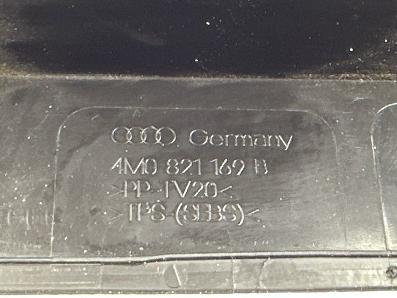 Ущільнювач крила 4M0821169B Audi Q7