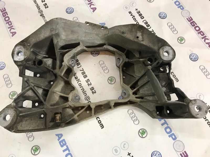 Траверса коробки передач 4G0399263AC Audi A6