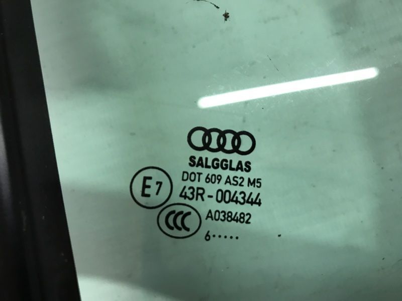 Стекло глухое передней двери правое 4M0845114 Audi Q7 Audi Q7, Audi SQ7