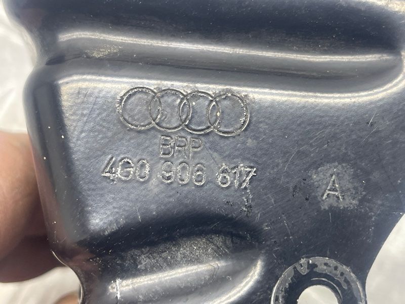 Кронштейн насосу вторинного повітря 4G0906617A Audi A7 Audi A6, Audi A7, Audi S6