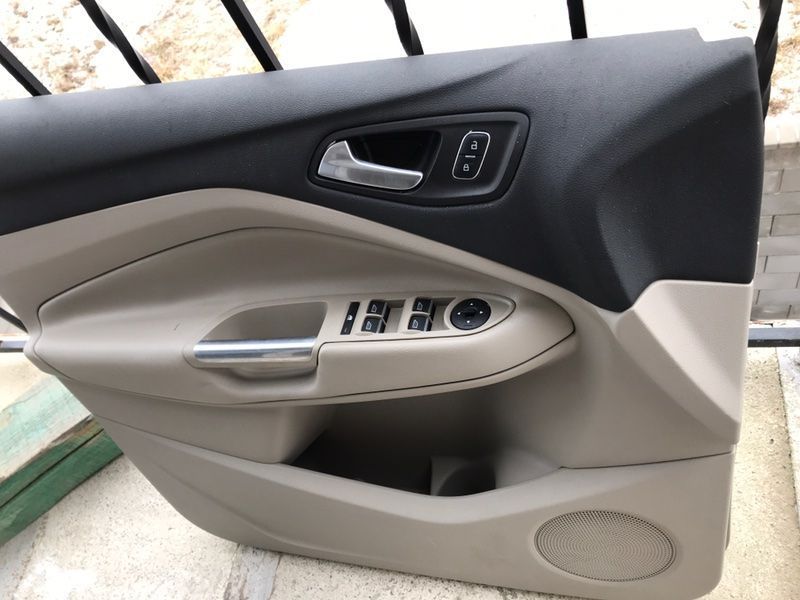Обшивка дверей Ford Escape