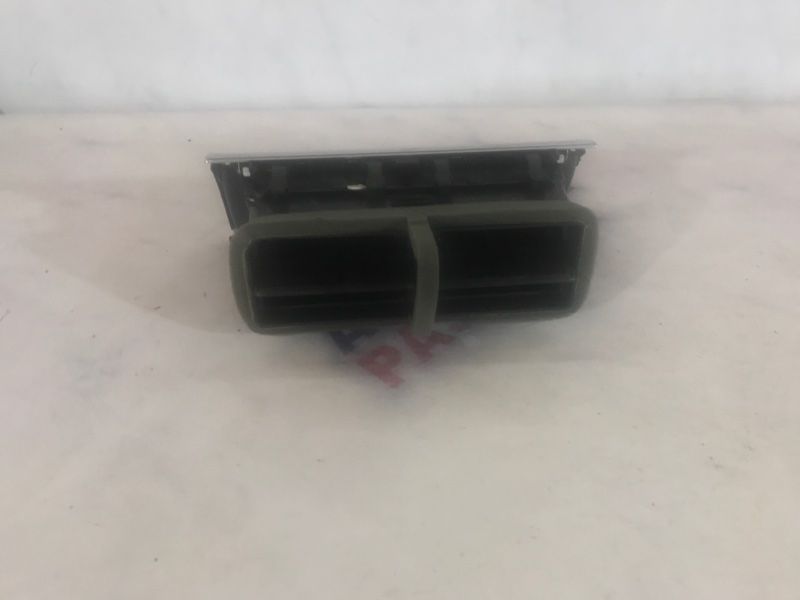 Дефлектор повітропроводу центральний 4L0820951P3Q7 Audi Q7