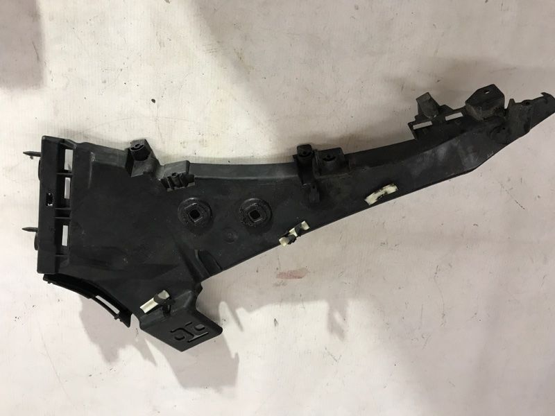 Направляюча переднього бампера 4L0807284B Audi Q7
