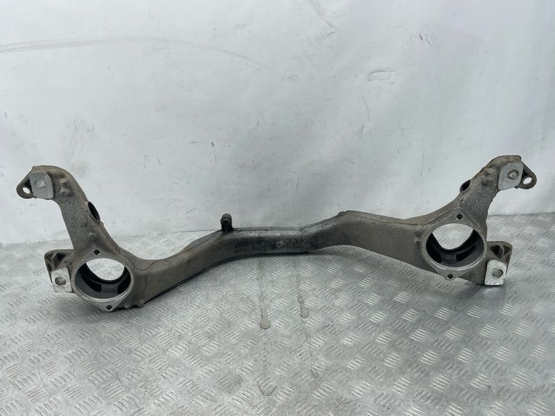Кронштейн опори двигуна 7P0199207 Volkswagen Touareg
