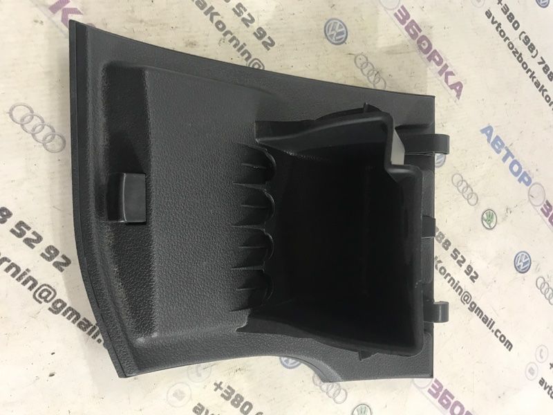 Бардачок / Вещевой ящик 561857921 Volkswagen Passat